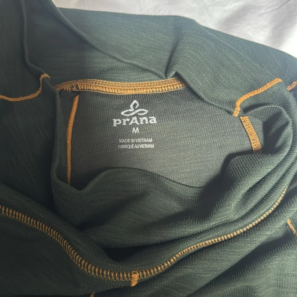 Prana Forest Green Leggings Pockets Medium soft Gold Threading - Picture 9 of 9